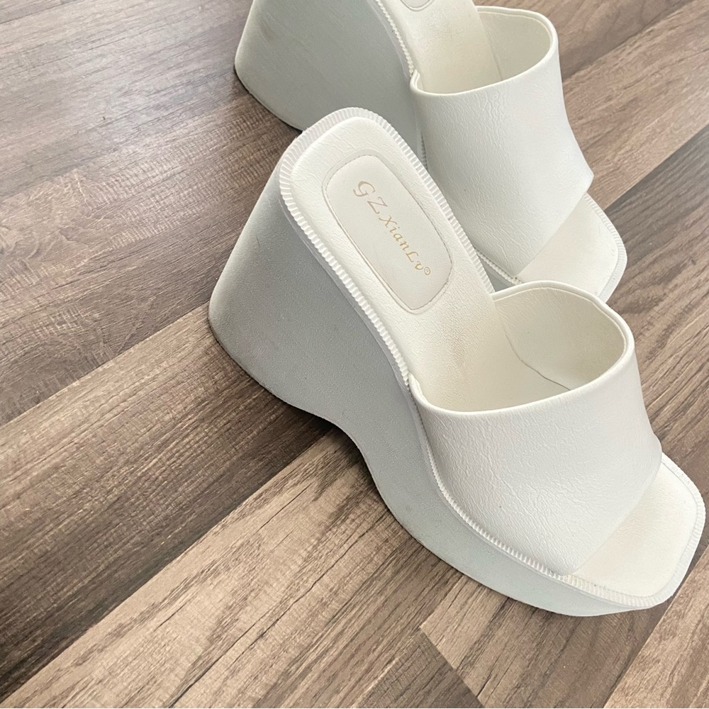 GZ XIAN LV white platform  slip on shoe. Size 9.5  with 5 inch heels